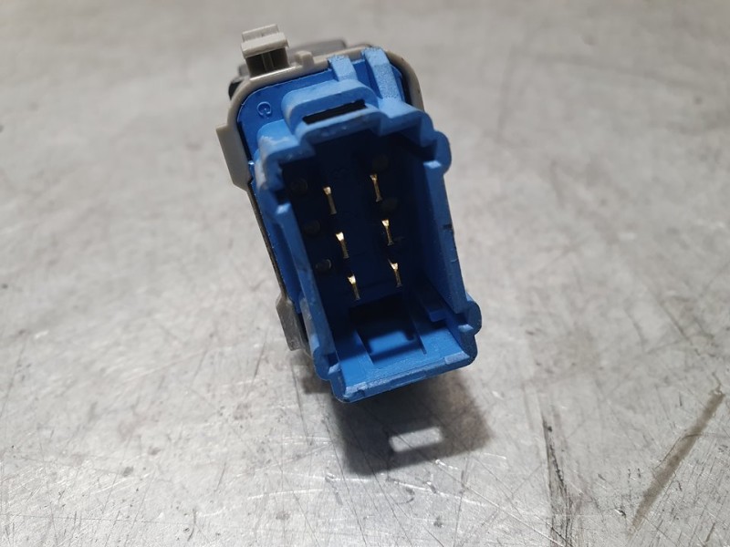 Recambio de mando elevalunas delantero derecho para renault master kombi l2h2 3,5t referencia OEM IAM 476809  