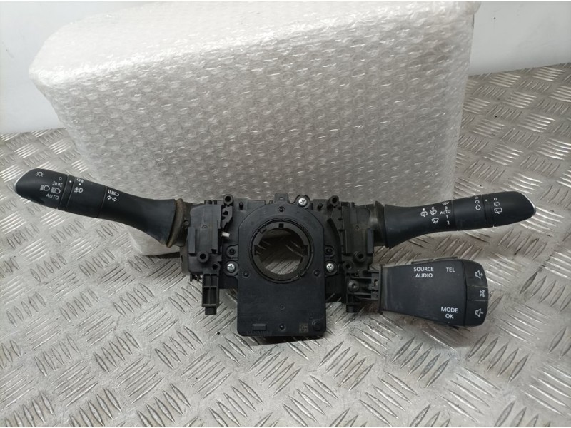 Recambio de mando luces y limpia para renault megane iv 5 puertas referencia OEM IAM 255678341R  