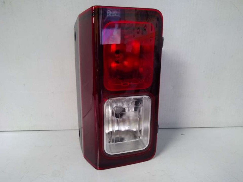 Recambio de piloto marcha atras para renault trafic furgón referencia OEM IAM TRASERO DERECHO PVP 72,60 TRASERO DERECHO