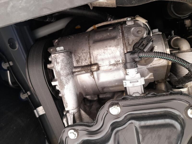 Recambio de compresor aire acondicionado para renault clio v (b7_) tce 90 (b7mt) referencia OEM IAM 926007868R  