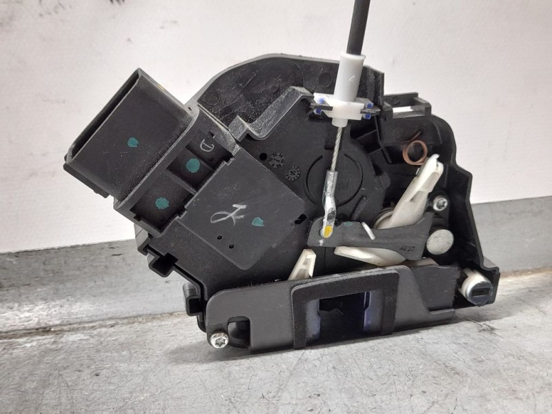 Recambio de cerradura puerta trasera derecha para ford ka+ active referencia OEM IAM 2436998  