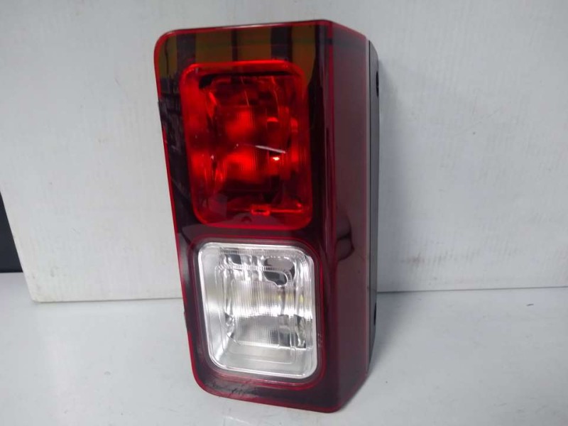 Recambio de piloto marcha atras para renault trafic furgón referencia OEM IAM TRASERO IZQUIERDO PVP 72,60 TRASERO IZQUIERDO