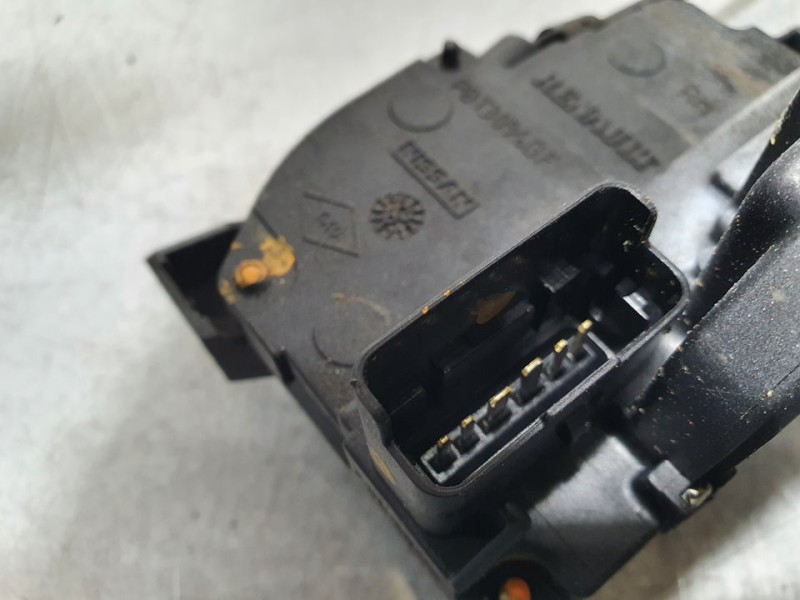 Recambio de cerradura puerta trasera derecha para renault scenic iii dynamique referencia OEM IAM 825020033R  6 PINES