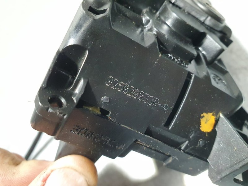 Recambio de cerradura puerta trasera derecha para renault scenic iii dynamique referencia OEM IAM 825020033R  6 PINES