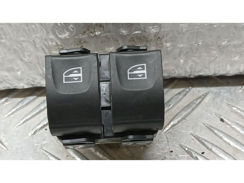 Recambio de mando elevalunas delantero izquierdo para dacia sandero iii 1.0 tce 90 referencia OEM IAM 254112588R mando de los el