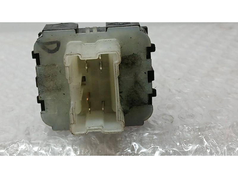 Recambio de mando elevalunas delantero izquierdo para dacia sandero iii 1.0 tce 90 referencia OEM IAM 254112588R mando de los el