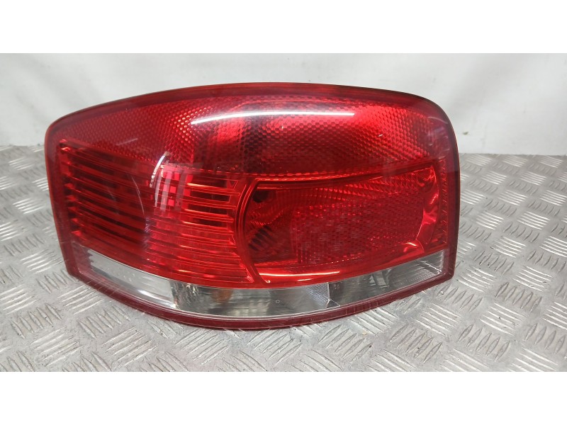 Recambio de piloto trasero izquierdo para audi a3 (8p1) 1.9 tdi referencia OEM IAM 8P0945095 ROZADO 