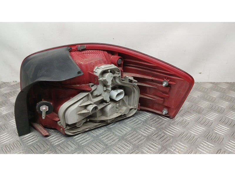 Recambio de piloto trasero izquierdo para audi a3 (8p1) 1.9 tdi referencia OEM IAM 8P0945095 ROZADO 