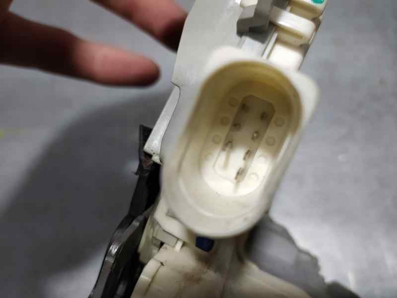 Recambio de cerradura puerta delantera izquierda para audi a4 ber. (b8) básico referencia OEM IAM 8J1837015C  7 PINES