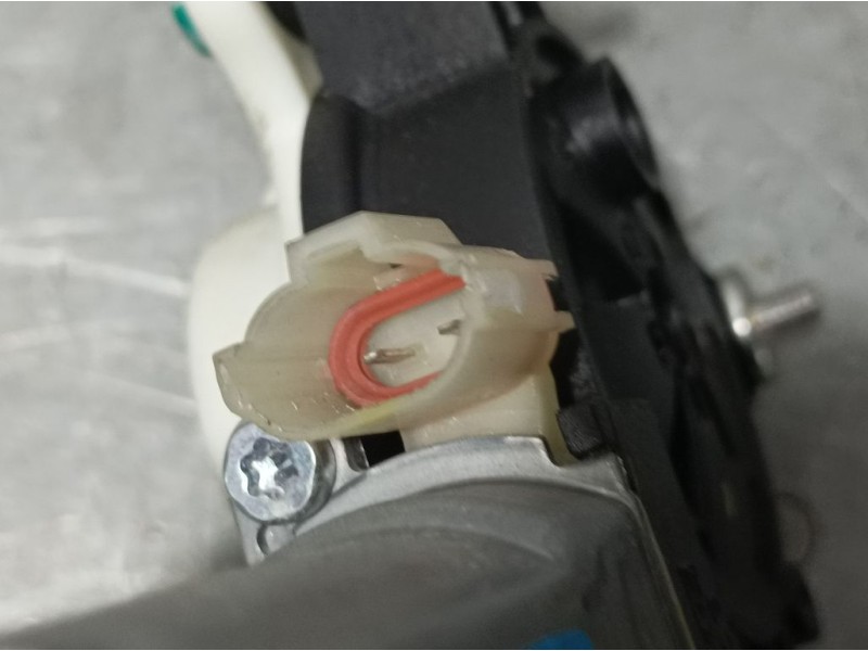 Recambio de elevalunas delantero derecho para hyundai i20 classic referencia OEM IAM 82402C7010 F00S1W5084 BOSCH ELECTRICO 2 PIN