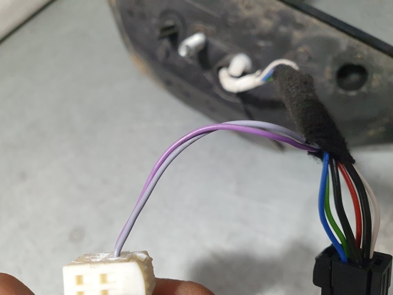 Recambio de retrovisor izquierdo para citroën c3 elle referencia OEM IAM 232673101  FALTA CARCASA