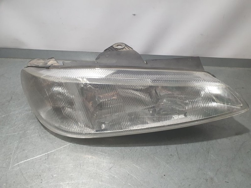 Recambio de faro derecho para peugeot 406 berlina (s1/s2) stdt referencia OEM IAM 301037022  BOSCH