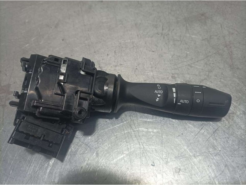 Recambio de mando limpia para toyota c-hr hybrid advance referencia OEM IAM F4020 17J422 