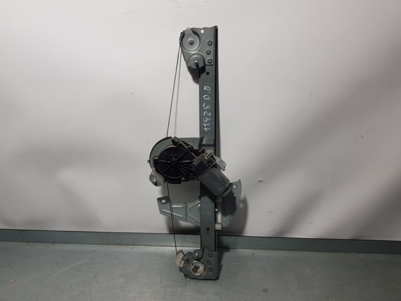 Recambio de elevalunas delantero derecho para peugeot 107 urban move referencia OEM IAM  400842B ELECTRICO 2 PINS