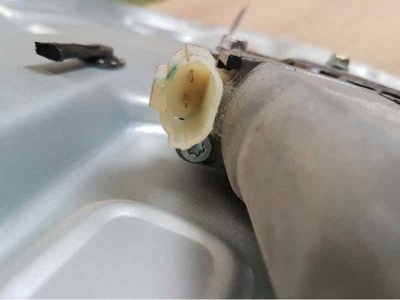 Recambio de elevalunas delantero derecho para kia carens (un) ex ii referencia OEM IAM 824801D230 2 PINS ELECTRICO