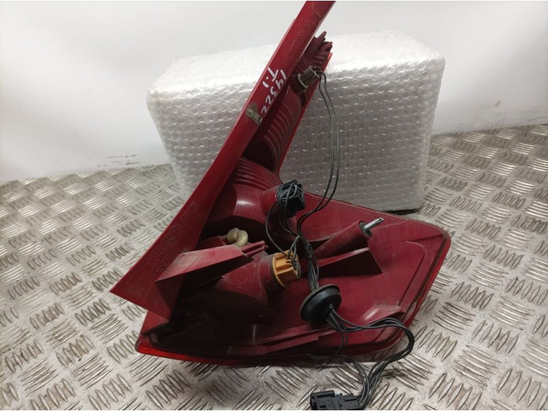 Recambio de piloto trasero izquierdo para citroën c4 berlina lx referencia OEM IAM 6350T8  