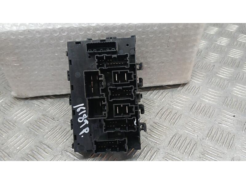 Recambio de caja reles / fusibles para renault captur ii evolution referencia OEM IAM 243801284r  35599686