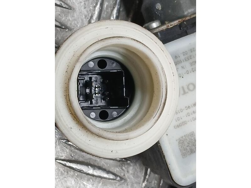 Recambio de elevalunas delantero derecho para toyota corolla (e21) hybrid active referencia OEM IAM 6981002791B ELECTRICO 883420