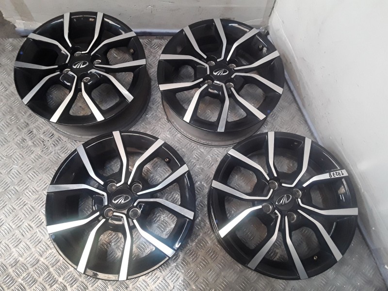 Recambio de juego llantas aluminio para mahindra kuv 100 nxt 1.2 vvt referencia OEM IAM 5.5X15 4 TORN ET43  ALUMINIO