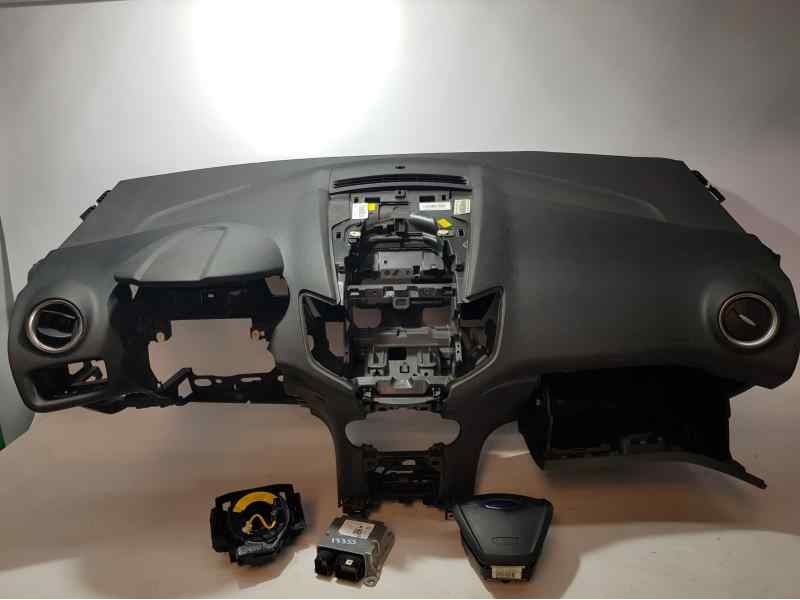 Recambio de kit airbag para ford fiesta (ccn) trend referencia OEM IAM 1899083  POCO ROZADO C/SALPICADERO C/ AIRBAG RODILLAS Y S
