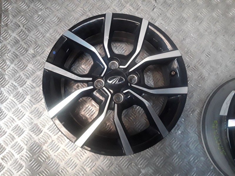 Recambio de juego llantas aluminio para mahindra kuv 100 nxt 1.2 vvt referencia OEM IAM 5.5X15 4 TORN ET43  ALUMINIO