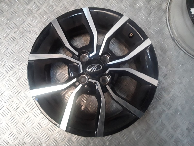 Recambio de juego llantas aluminio para mahindra kuv 100 nxt 1.2 vvt referencia OEM IAM 5.5X15 4 TORN ET43  ALUMINIO