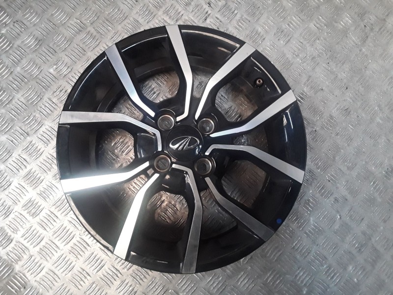 Recambio de juego llantas aluminio para mahindra kuv 100 nxt 1.2 vvt referencia OEM IAM 5.5X15 4 TORN ET43  ALUMINIO