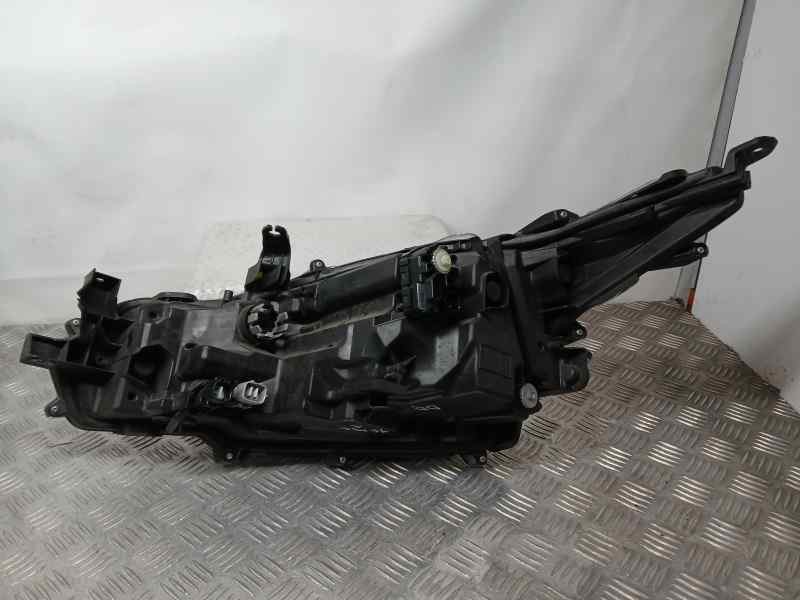 Recambio de faro derecho para toyota corolla (e21) hybrid active referencia OEM IAM 8111002T50  