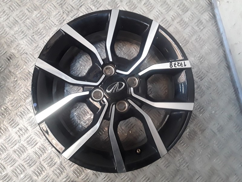 Recambio de juego llantas aluminio para mahindra kuv 100 nxt 1.2 vvt referencia OEM IAM 5.5X15 4 TORN ET43  ALUMINIO