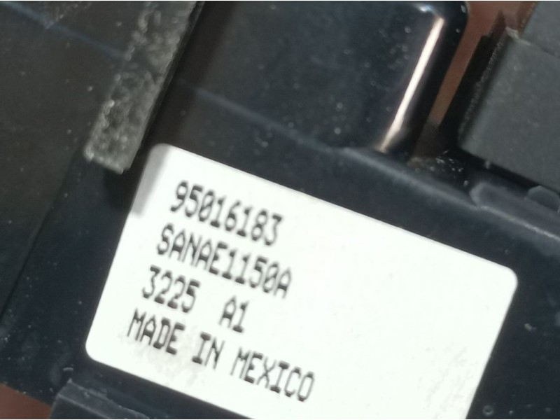 Recambio de warning para opel mokka selective referencia OEM IAM 95016183  