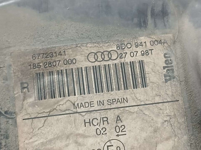 Recambio de faro derecho para audi a4 berlina (b5) 1.8 referencia OEM IAM 8D0941004A 67723141 VALEO