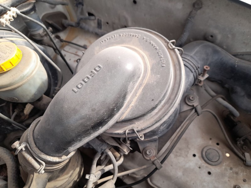 Recambio de carcasa filtro aire para nissan terrano ii (r20) 2.7 td 4wd referencia OEM IAM 165000F001  