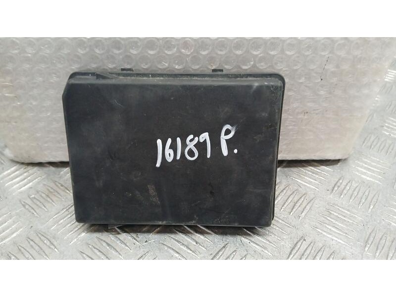Recambio de caja reles / fusibles para renault captur ii evolution referencia OEM IAM 284B78143R  