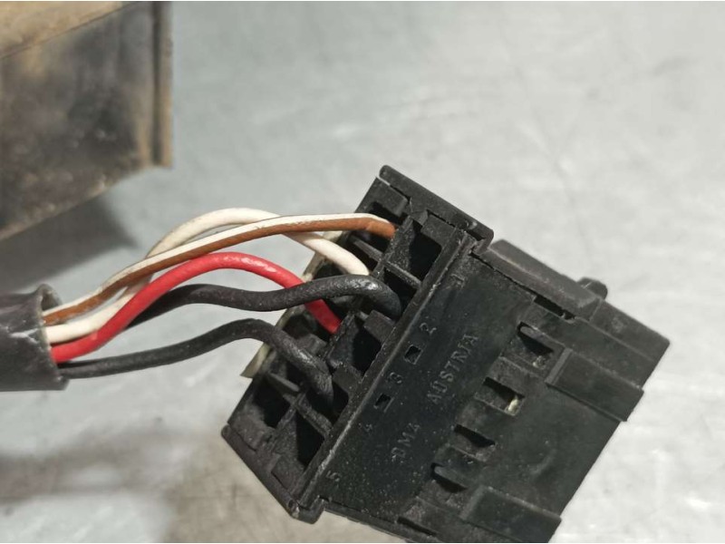 Recambio de retrovisor derecho para audi a4 berlina (b5) 1.8 referencia OEM IAM 8D1858532  ELECTRICO 5 CABLES