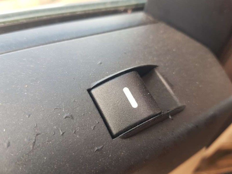 Recambio de mando elevalunas trasero izquierdo para land rover range rover (lm) v8 td vogue referencia OEM IAM YUF000072PVA  