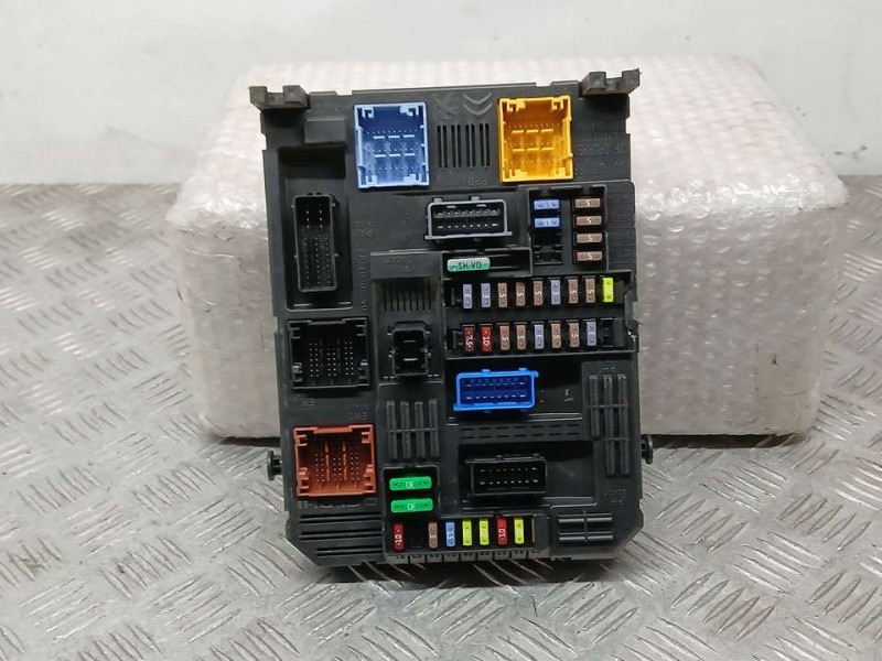 Recambio de caja reles / fusibles para citroën c4 cactus feel referencia OEM IAM 9830805680 3461844813 PATA TOCADA