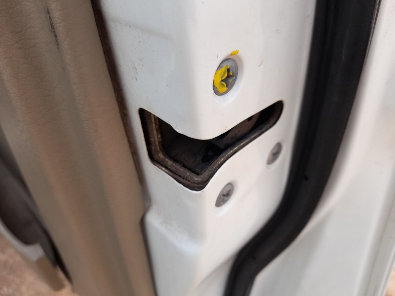 Recambio de cerradura puerta delantera derecha para nissan terrano ii (r20) 2.7 td 4wd referencia OEM IAM 805000F065  