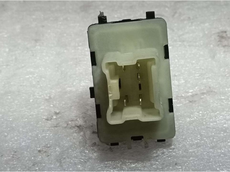 Recambio de mando elevalunas trasero izquierdo para dacia sandero 1.0 tce 90 referencia OEM IAM 254118439R  