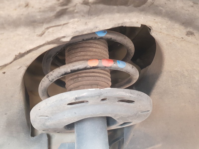 Recambio de amortiguador delantero izquierdo para citroën c4 iii (ba_, bb_, bc_) 1.5 bluehdi 130 (bbyhzb) referencia OEM IAM 984