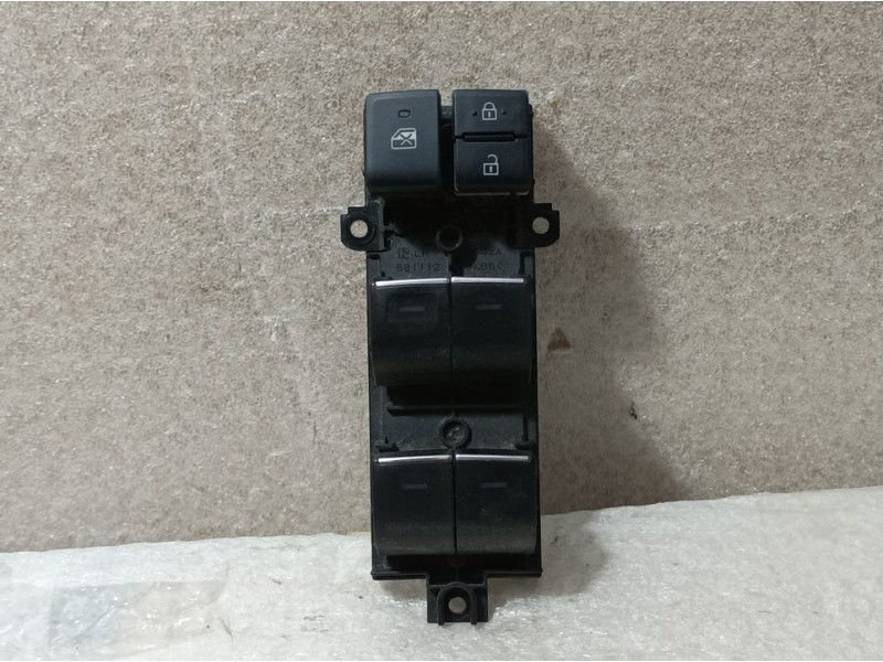 Recambio de mando elevalunas delantero izquierdo para toyota corolla (e21) hybrid active referencia OEM IAM 8404002160  