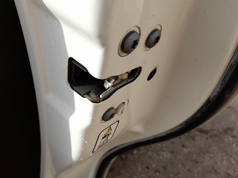 Recambio de cerradura puerta trasera derecha para fiat 500l (351_, 352_) 1.4 (199lyb1b) referencia OEM IAM 52018124  