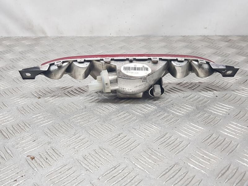 Recambio de piloto trasero central para peugeot 208 signature referencia OEM IAM 9674308980  ANTINIEBLAS PARAGOLPES