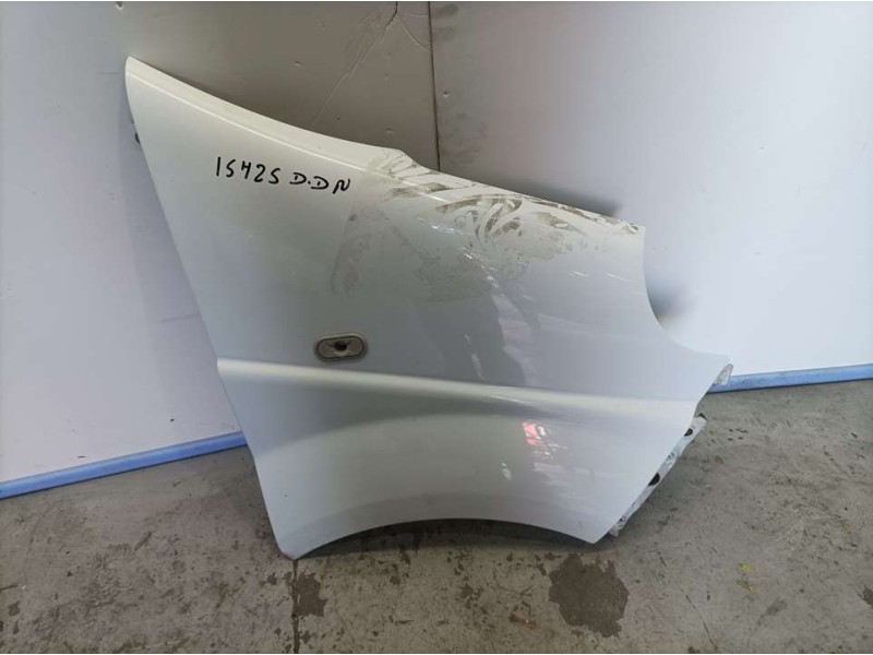 Recambio de aleta delantera derecha para renault trafic combi (ab 4.01) 6 - plazas, acristalado parcial, combi corto referencia 