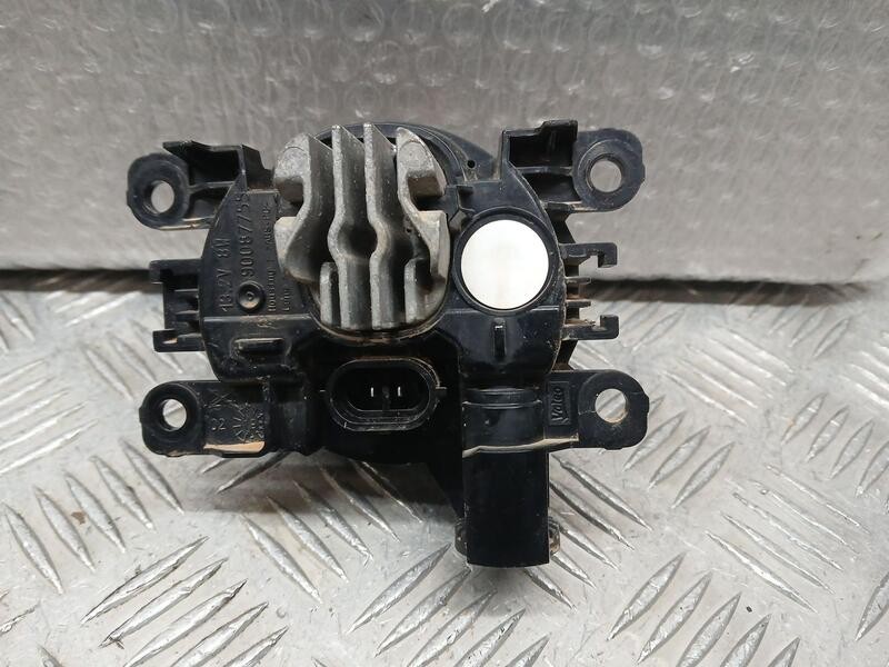 Recambio de faro antiniebla izquierdo para renault captur zen referencia OEM IAM 261555538R  89250411