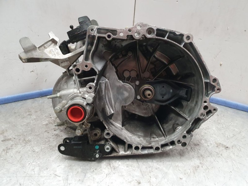 Recambio de caja cambios para opel corsa f edition referencia OEM IAM 20R105 3024833C 6VELOCIDADES