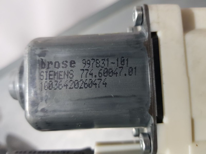 Recambio de motor elevalunas delantero derecho para citroën c4 coupe lx referencia OEM IAM 997831101  BROSE