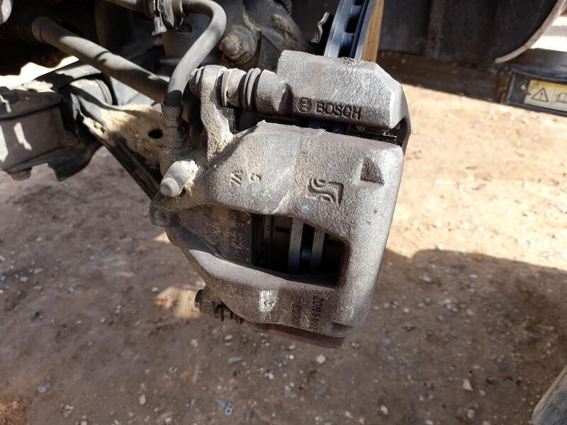 Recambio de pinza freno delantera izquierda para fiat 500l (351_, 352_) 1.4 (199lyb1b) referencia OEM IAM 77363933 BOSCH 