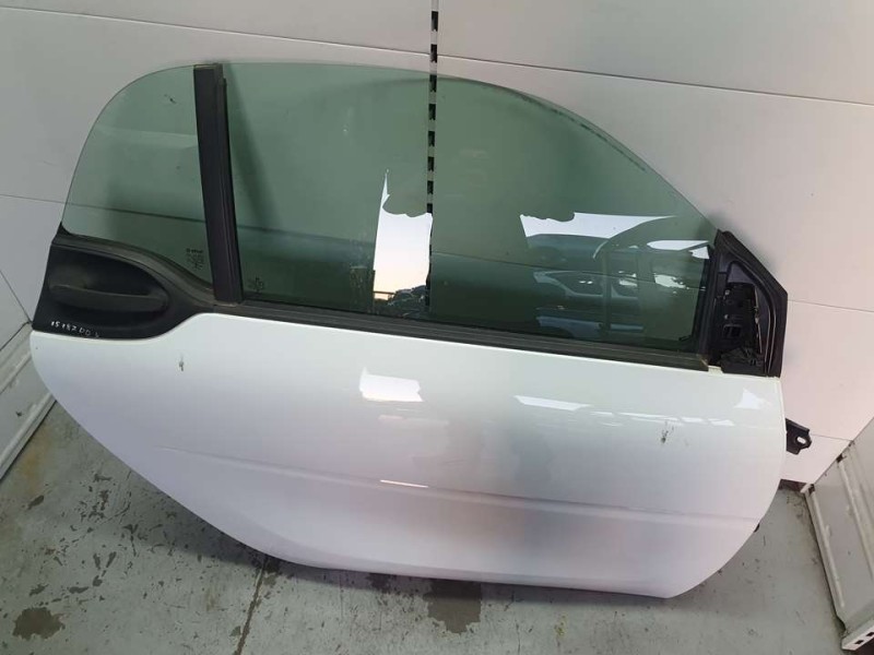 Recambio de puerta delantera derecha para smart fortwo coupe electric drive / eq pull&bear (453.391) referencia OEM IAM A4537200