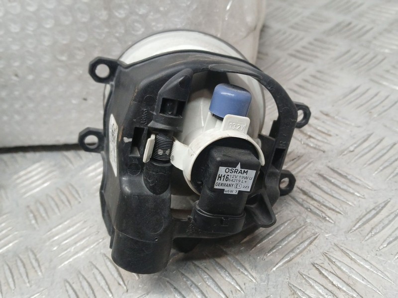 Recambio de faro antiniebla derecho para toyota auris hybrid active referencia OEM IAM 8121002110 VALEO 90008490