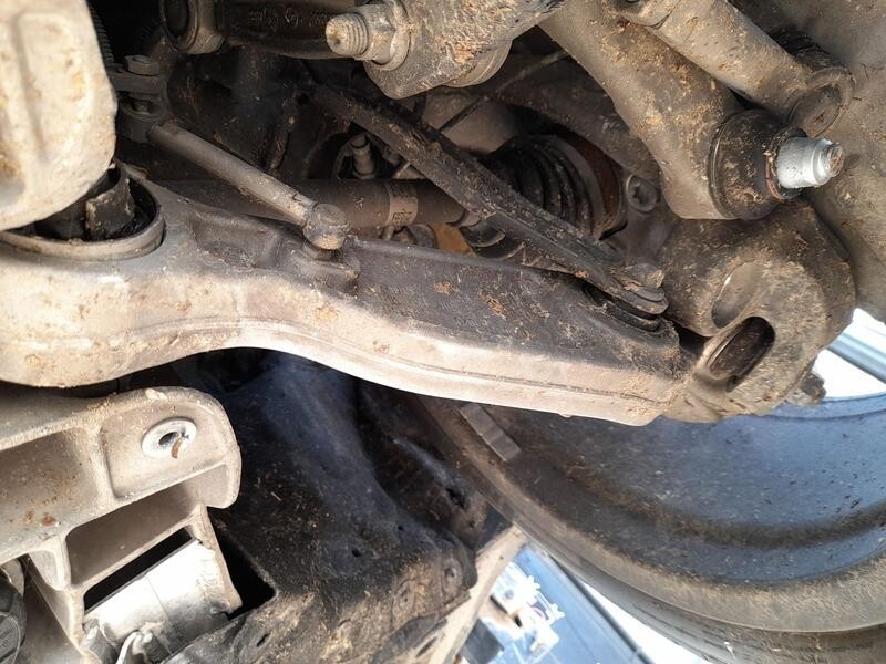 Recambio de brazo suspension inferior delantero izquierdo para maserati grecale modena mild hybrid q4 referencia OEM IAM   